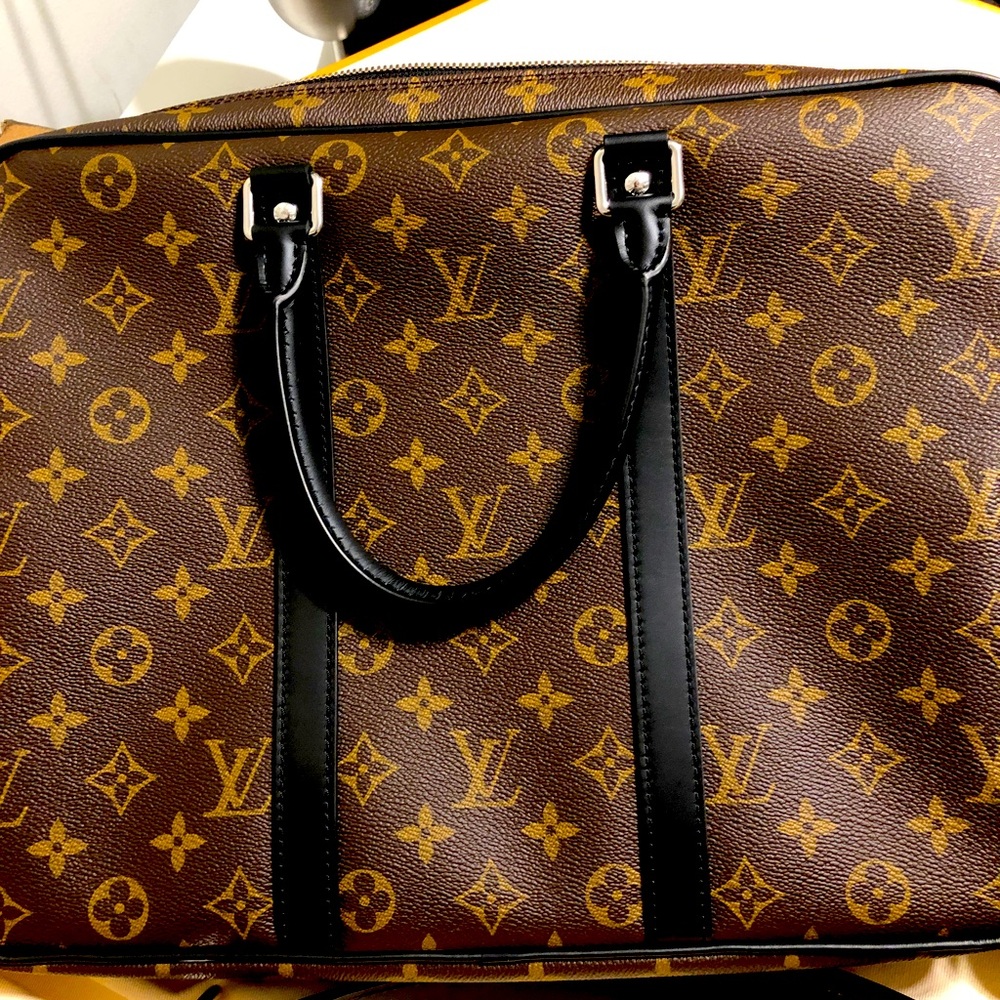 Louis Vuitton Porte-Documents Voyage PM Messenger Bag / Briefcase